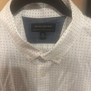 Banana Republic White Casual Button Down Shirt with Crisp Fabric